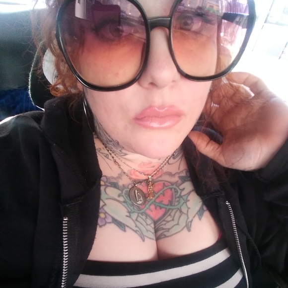 Meet your Posher, Stephanie - Picture 1 of 1